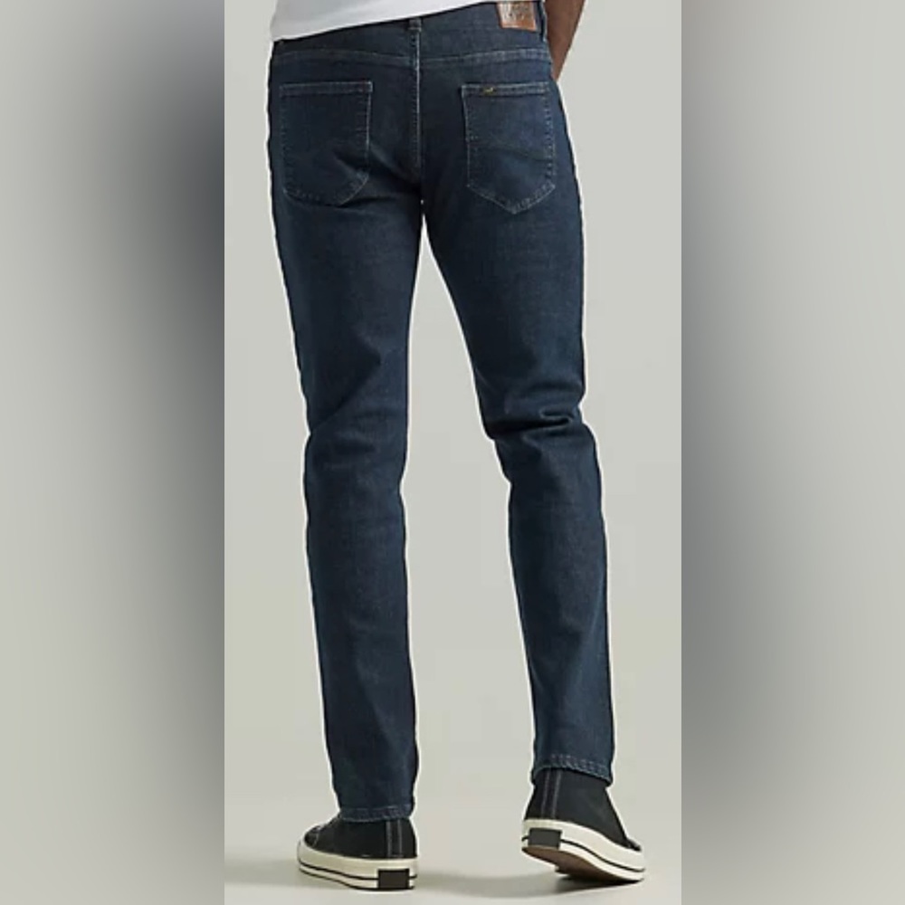 Men’s Lee Extreme Motion Slim Fit Straight Leg Jeans.
